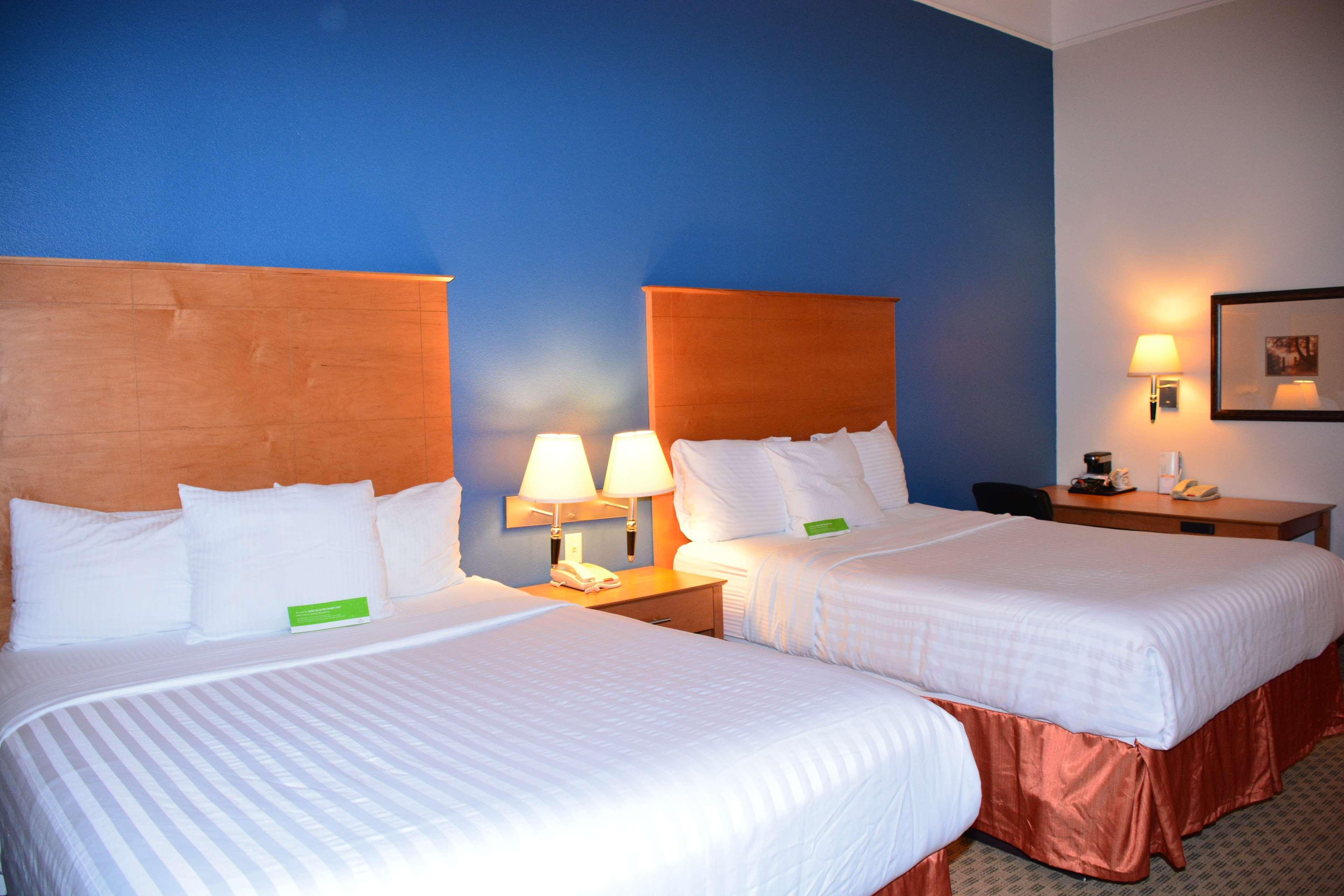 Baymont Inn & Suites Brenham Exterior photo